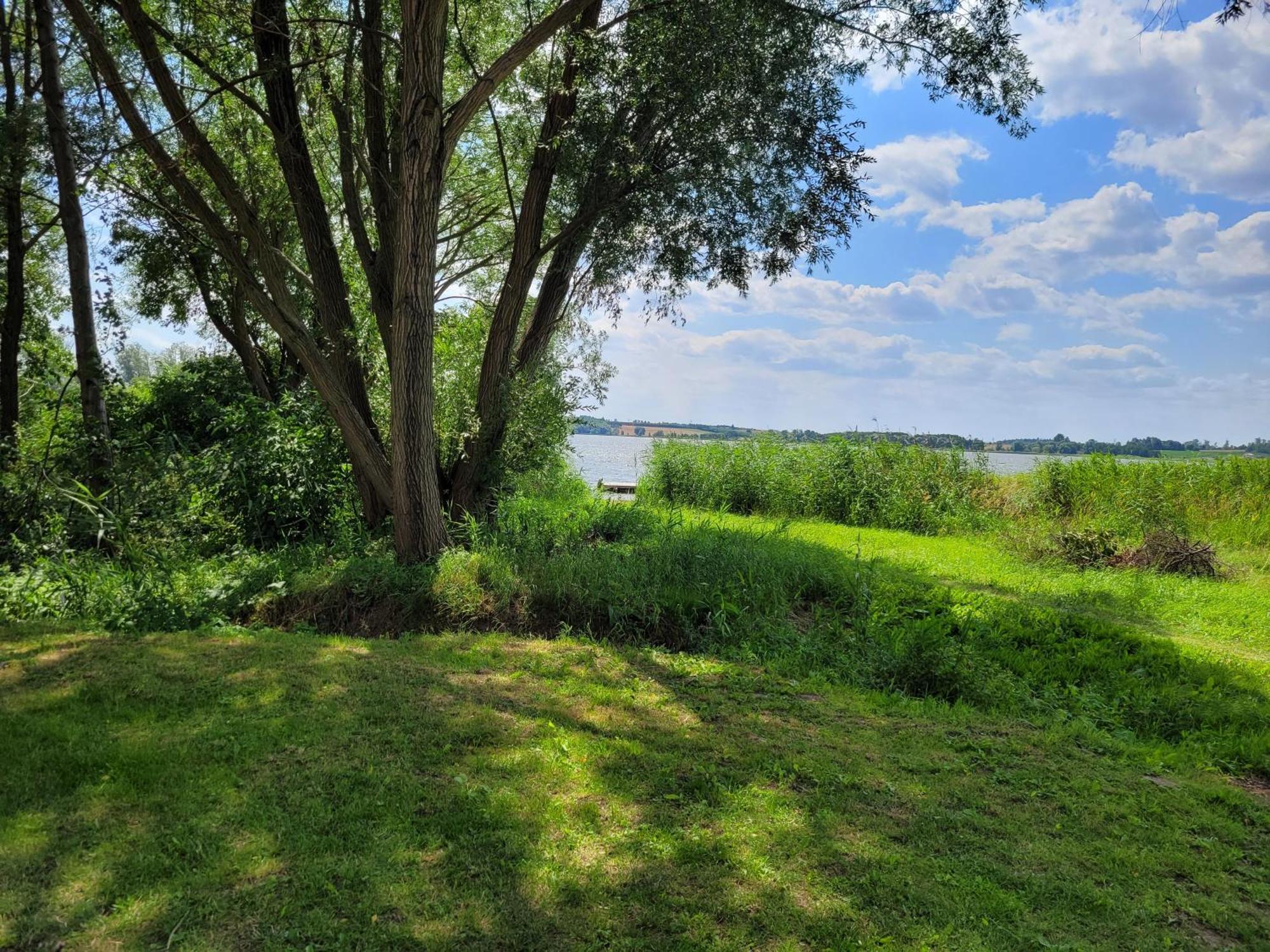Domek Nad Jeziorem Przy Lini Brzegowej Gorowychy, Pomorze Екстериор снимка
